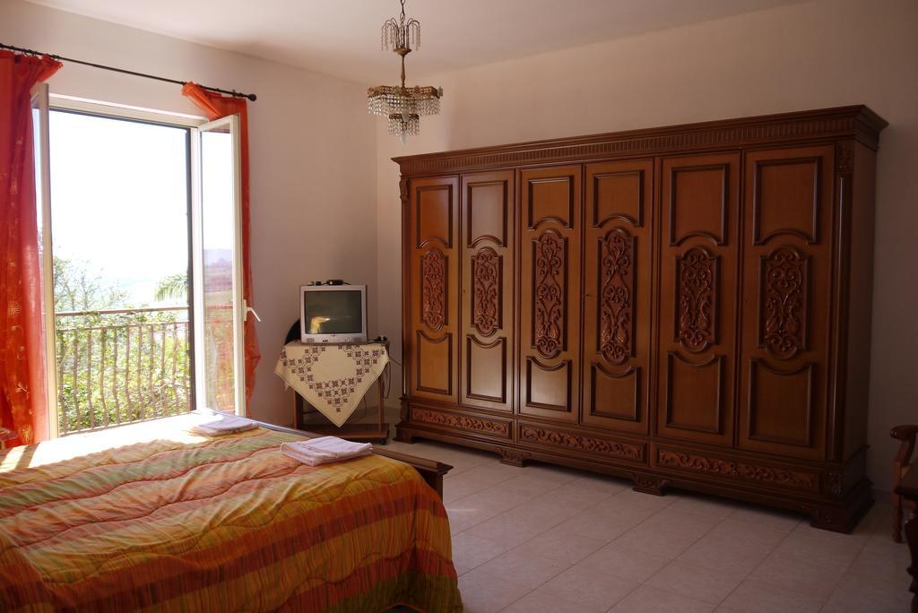 Casa Vacanze Laura Villa Caltanissetta Exterior foto